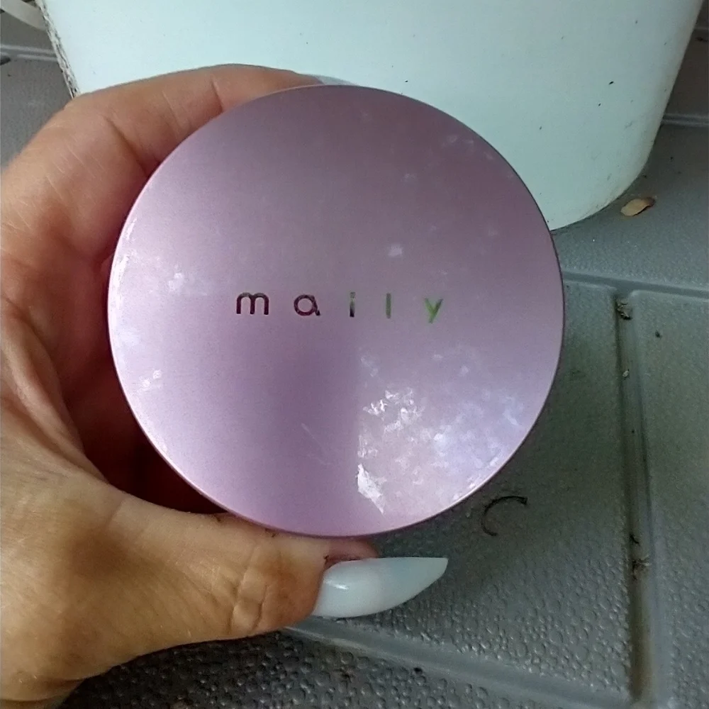 Women's mally poreless perfection fluid foundation